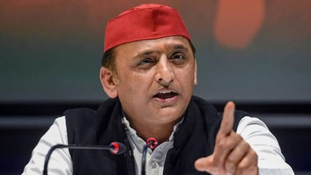 कांग्रेस के 200 सीटों वाले पोस्टर पर क्यों भड़के अखिलेश यादव? बीजेपी पर लगाए गंभीर आरोप अखिलेश यादव